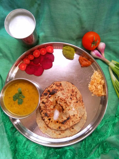 બાજરી નો રોટલો (Bajri Rotlo Recipe In Gujarati) રેસીપી મુખ્ય ફોટો
