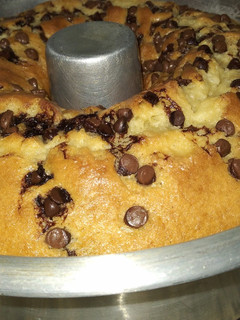 Una foto de Torta de vainilla con chispas de chocolate