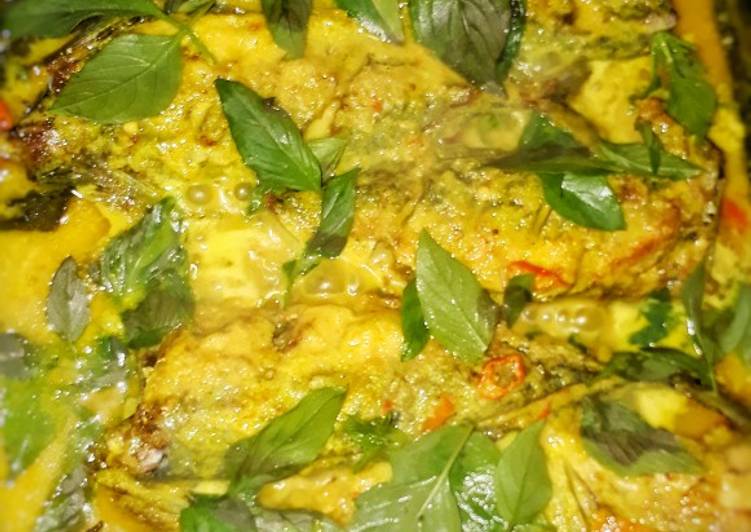 Ikan Kembung bumbu kuning