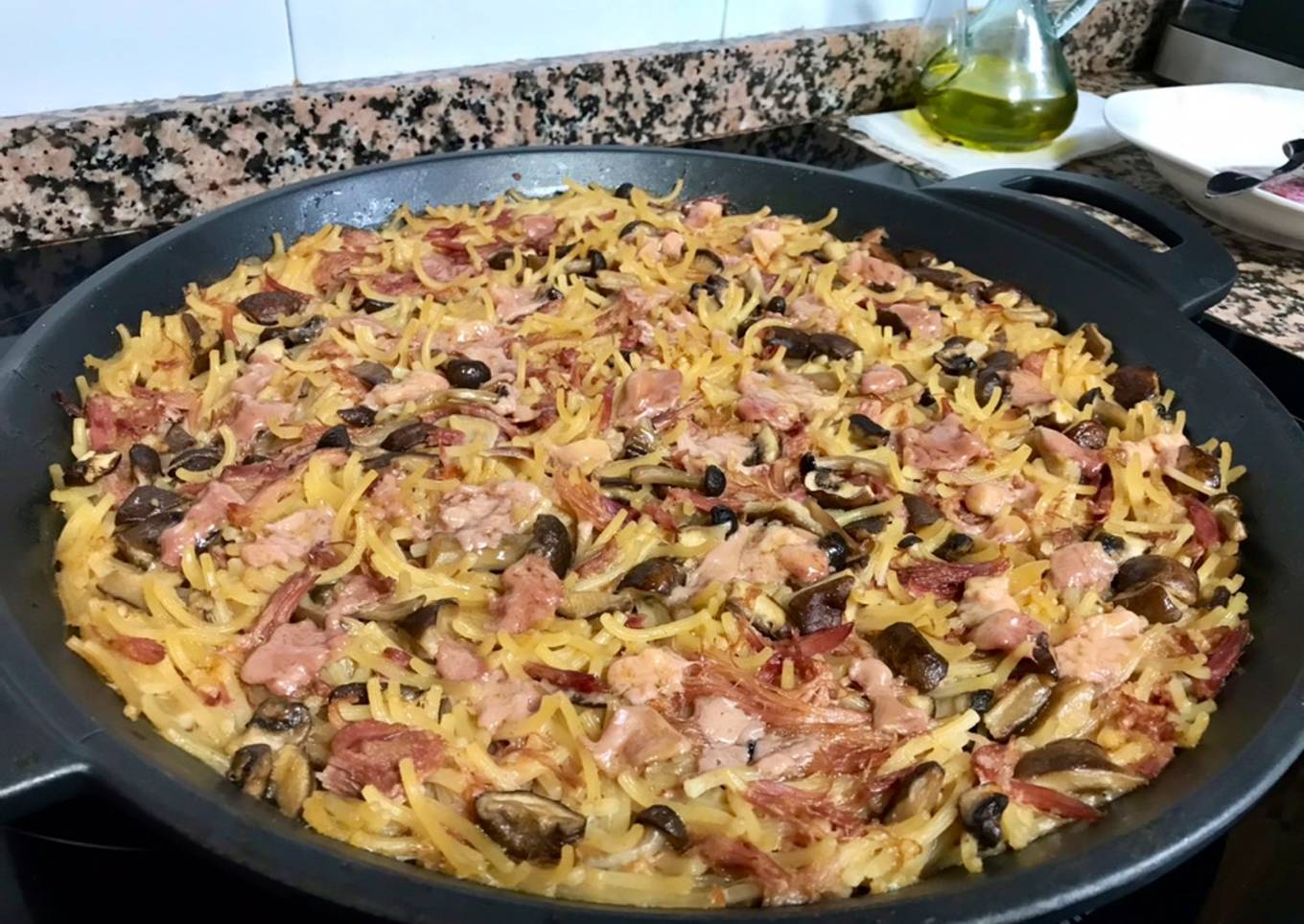 Fideuá de pato, foie y setas variadas (al horno)