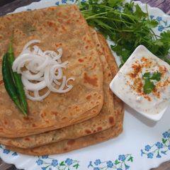 A picture of Aloo- Pyaz Paratha.