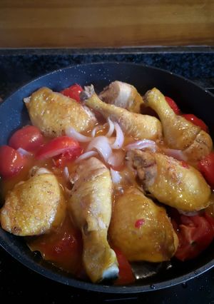 Una foto de Pollo a la cazuela