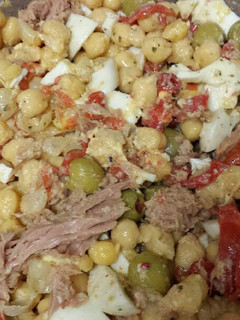 Una foto de Ensalada de garbanzos