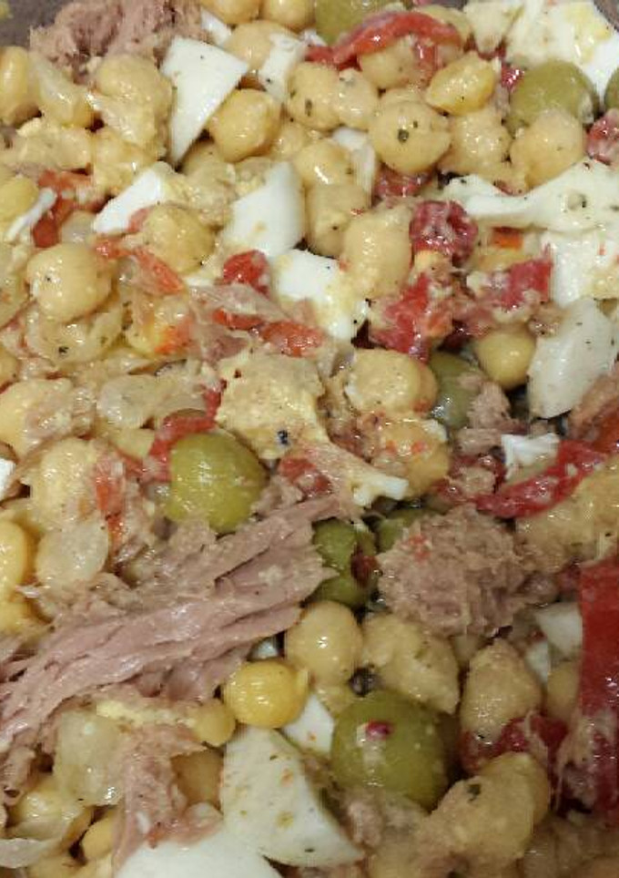Una foto de Ensalada de garbanzos