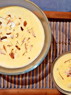 कश्मीरी फिरनी (kashmiri phirni recipe in Hindi) रेसिपी मुख्य फोटो