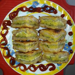 A picture of Bread cheese pakoda.