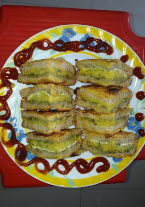 A picture of Bread cheese pakoda.