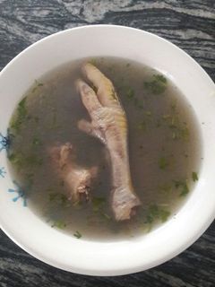 Una foto de Sopa de menudencia de pollo con plátano verde y arroz