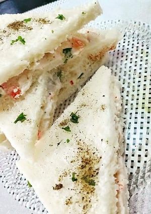 A picture of Dahi vegetables sandwich.