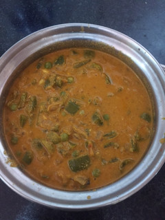 பட்டாணி மற்றும் கேப்சிகம் கிரேவி 🥥🥥🥓🥓(Pattani matrum capsicum gravy in Tamil) செய்முறை முக்கிய புகைப்படம்