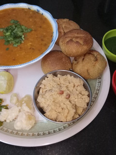 દાલ બાટી (Dal Bati Recipe In Gujarati) રેસીપી મુખ્ય ફોટો