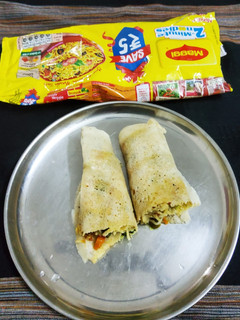 மேகி நூடுல்ஸ் ஸ்டப்டு தோசை செய்முறை முக்கிய புகைப்படம்