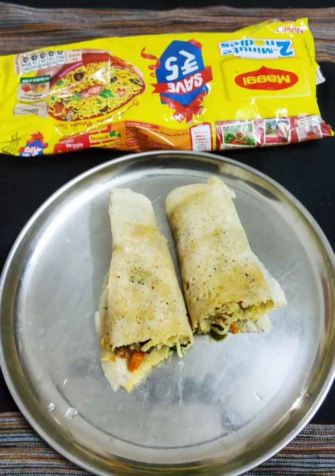 மேகி நூடுல்ஸ் ஸ்டப்டு  தோசை செய்முறை முக்கிய புகைப்படம்
