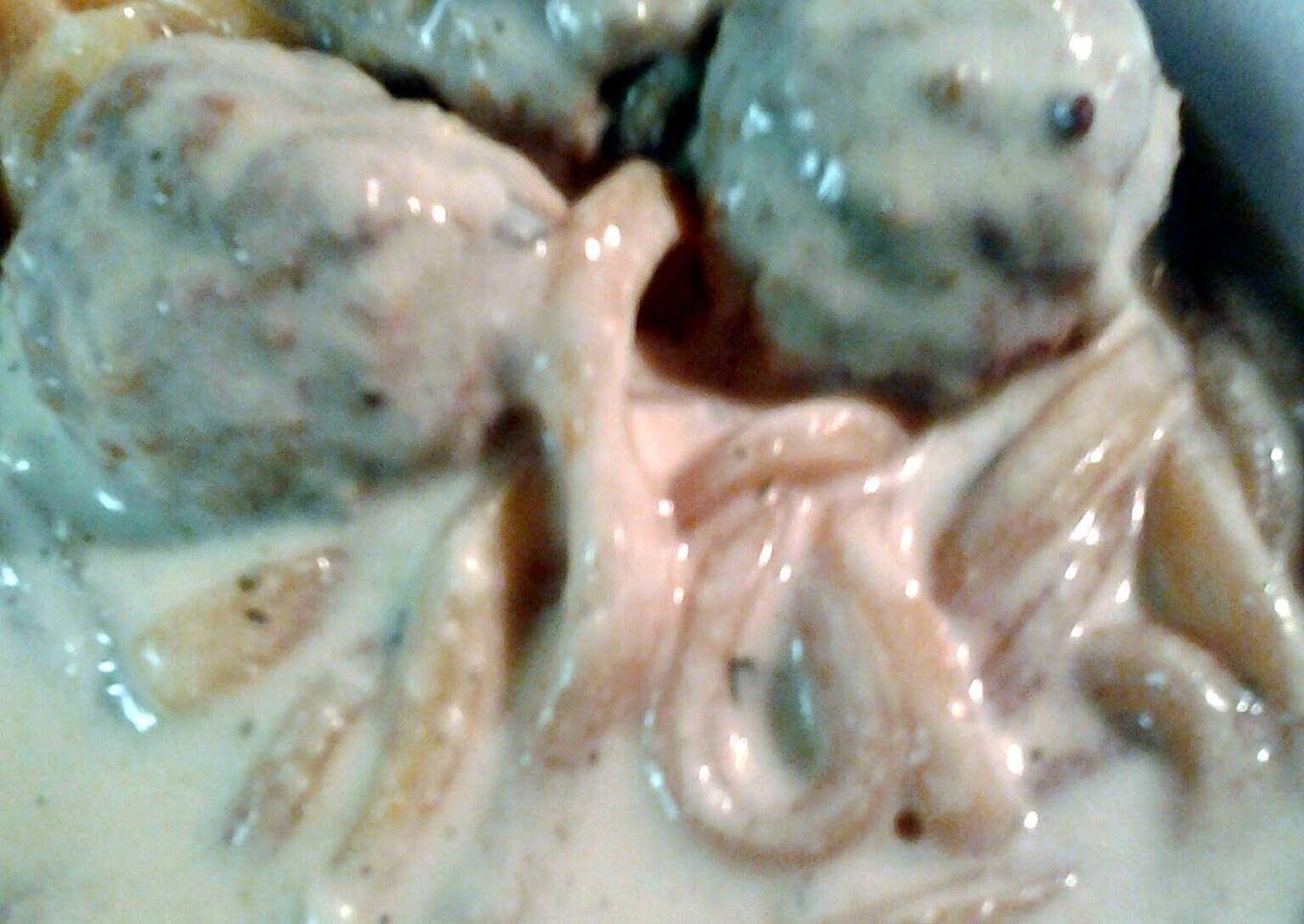 Udon noddles with meatballs