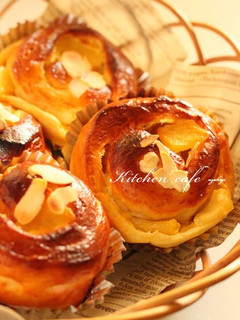 A picture of Apple Custard Rolls.