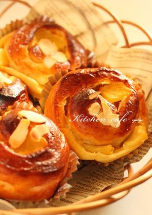 A picture of Apple Custard Rolls.