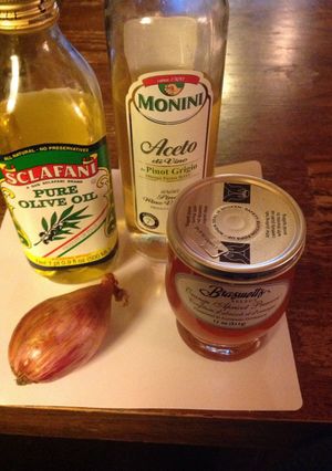 A picture of Shallot Apricot Vinnegrette.