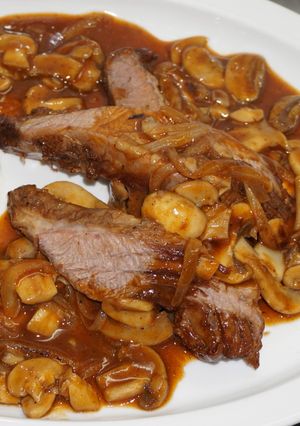 Una foto de Plateada con salsa de champiñones al merlot