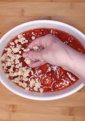 Epres morzsa pite 🍓 recept fotója