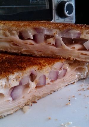 A picture of The Chicken Muenster with Onion.