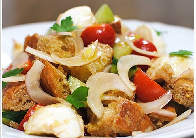 Panzanella with Mozzarella Cheese