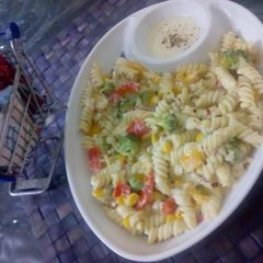 A picture of White sauce pasta.