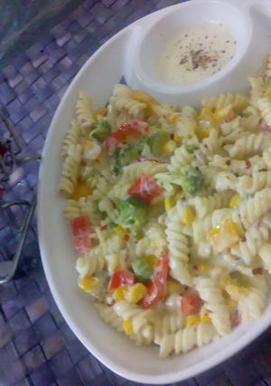 A picture of White sauce pasta.