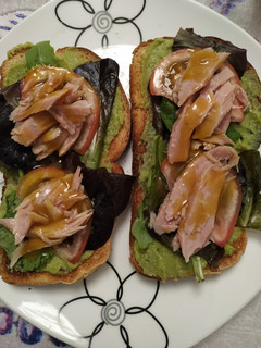 Una foto de Tostas de ventresca