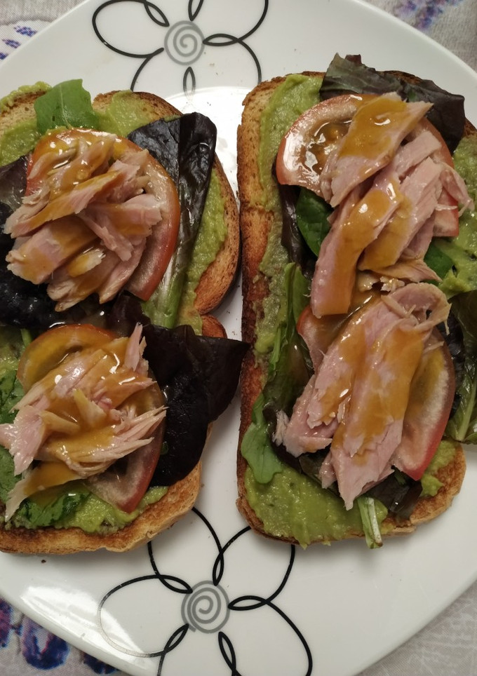 Una foto de Tostas de ventresca
