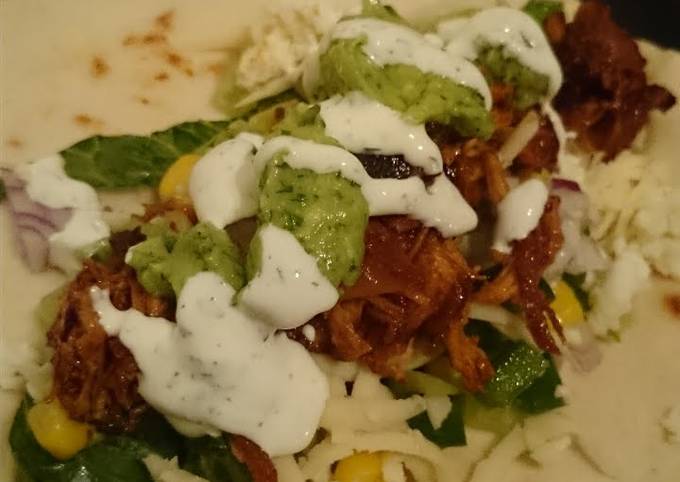 Pulled chicken with garlic sauce and avocado sauce