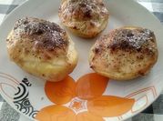 Una foto de patata rellenas con carne al horno