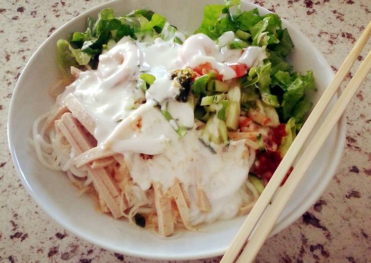 Vietnamese Noodle salad (bun tam bi)