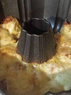 A picture of Cheesy, spicy pull apart bread.
