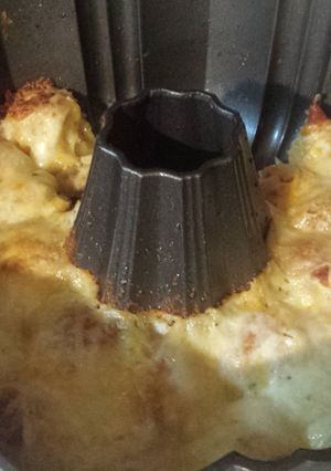 A picture of Cheesy, spicy pull apart bread.