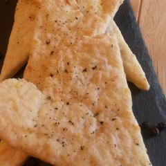 A picture of Cheese Cracker Crisps.