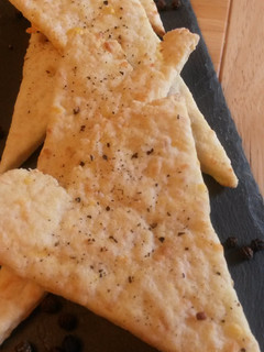 A picture of Cheese Cracker Crisps.