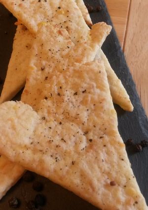 A picture of Cheese Cracker Crisps.