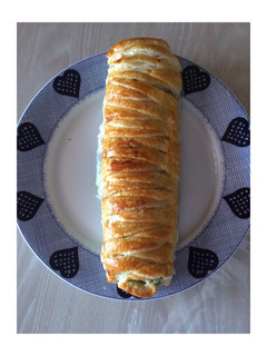 Una foto de Trenza rellena de verdura y queso