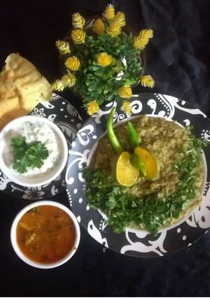 પાલક ખીચડી (Palak Khichdi Recipe In Gujarati) રેસીપી મુખ્ય ફોટો