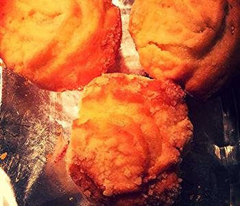 Popular Cuisine Lemony Cream Cheese Muffins with Streusel Topping Home Style