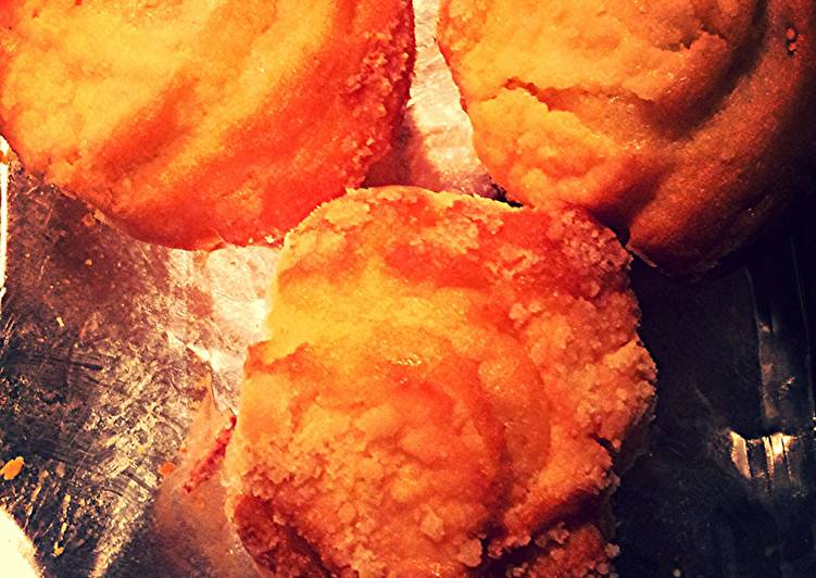 Lemony Cream Cheese Muffins with Streusel Topping