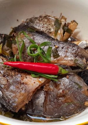 Hình của món Cá diếc hấp nước tương.