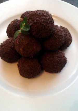 A picture of Ladybirds Caramel Choc Balls ..