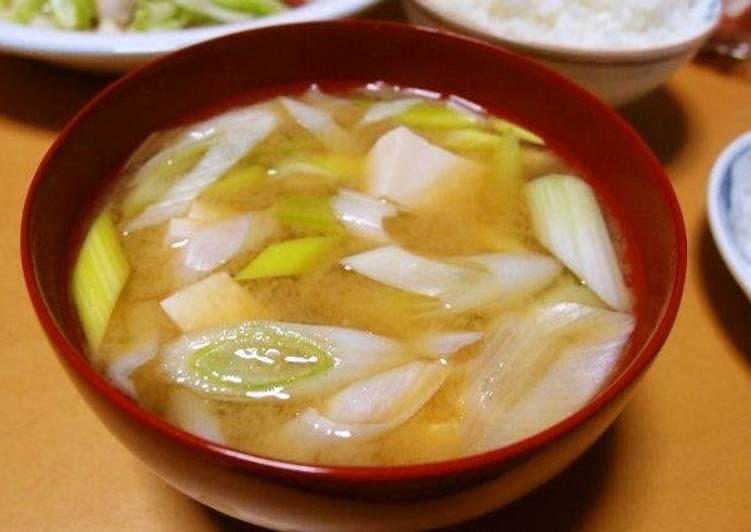 Miso Soup with Tofu and Leeks