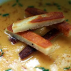 A picture of Sig's Onion and Sweet Potato Soup with Halloumi Chips.