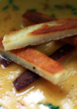 A picture of Sig's Onion and Sweet Potato Soup with Halloumi Chips.