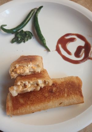 A picture of Paneer chicken bread roll.