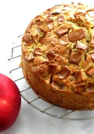 A picture of Perfect in Autumn! Light and Fluffy Apple and Black Tea Cake.