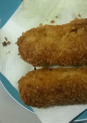 A picture of Cheesy chicken roll.