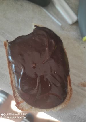 A picture of EZ chocolate for sandwich 😋.